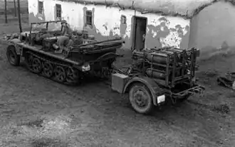 Пусковая установка 28/32 cm Nebelwerfer 41, буксируемая тягачом Sd.Kfz. 10/1