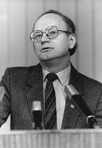 Герман Кант на X Конгрессе писателей ГДР в 1987 году