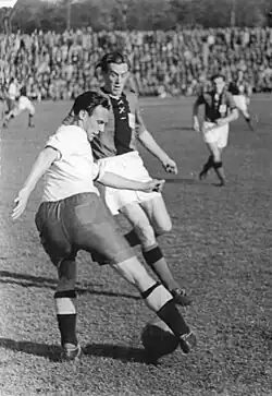 Йохен Мюллер в центре