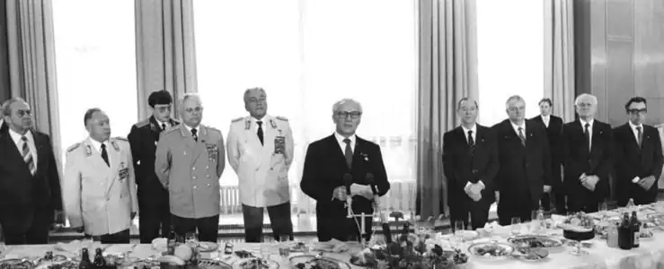 Главком ГСВГ генерал армии Ивановский Е. Ф., министр обороны ГДР Х. Гофман, руководитель ГДР Эрих Хонеккер.Берлин, 27 октября 1980 г.