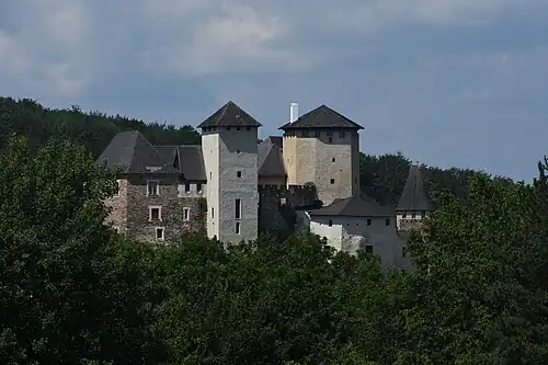 Восточные фасады замка