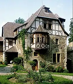 Одно из зданий резиденции