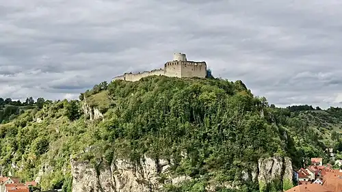 Вид крепости с соседнего холма