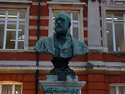 Бюст в Брикстоне