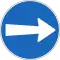 Vorgeschriebene Fahrtrichtung — hier rechts/Obligation de tourner à droite avant le panneau/Direzione obbligatoria a destra