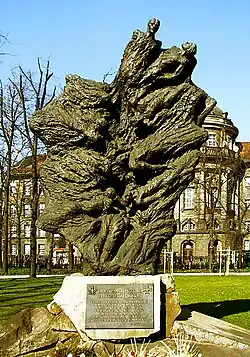 Катынский памятник, Императорский замок