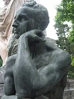 Деталь военного мемориала