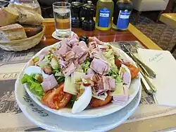 Салат Флора в кафе де Флор (2017)