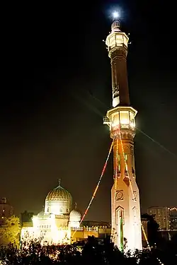 Мечеть в районе ал-Мухандисин ночью в месяц рамадан.