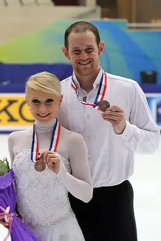 Кейтлин Янкоускас и Джон Кафлинна награждении Гран-при Китая (2010)