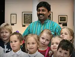 Индийский каллиграф Манохар Десаи