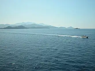 Вид на остров Эльба через пролив Пьомбино