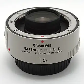 Внешний вид телеконвертера Canon