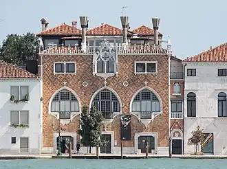 Вид на Каза-деи-Тре-Очи, 2017