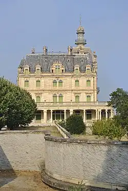 Западный фасад замка