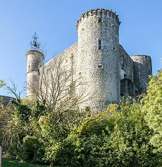 вид на северное крыло замка