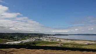 Гольф-клуб в Юниверсити-Плейс на берегу залива Чемберс-Бей