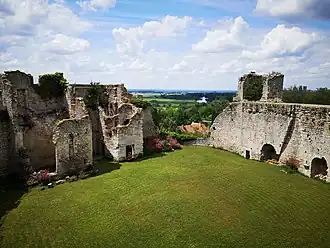 Внутренний двор замка