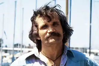 Чарльз Диркоп в сериале «Женщина-полицейский»