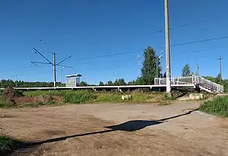 Вид на платформу от остановки автобусов