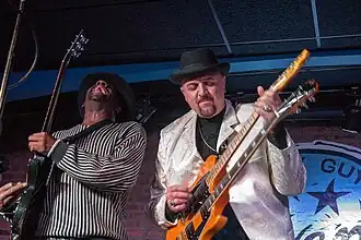 Рэй Эллисон (слева) на концерте Chicago Blues All-Stars, 2012