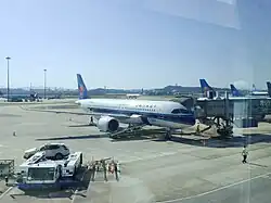 Самолёт C919 авиакомпании China Southern Airlines в аэропорту Байюнь. 2024г