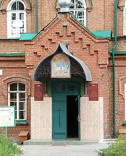 Двери храма во имя сошествия Святого Духа на Апостолов