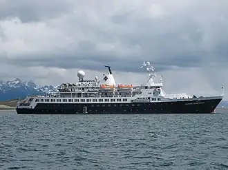 Clipper Adventure за пределами Ушуая 30 декабря 2007 года• Алла Тарасова (1975-1997) • Clipper Adventure (1997-2012) • Sea Adventurer (2012-2014)
Ocean Adventurer (2014-н.в.)