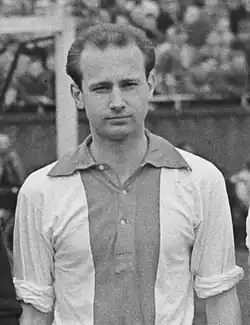 Ко Бауэнс в марте 1952