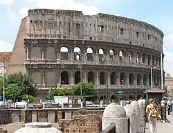 Внешнее кольцо древнеримского Колизея. Реставрация Р. Стерна