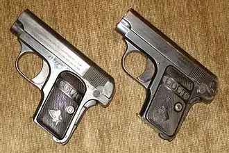Два варианта карманных пистолетов Кольт под патрон .25 ACP