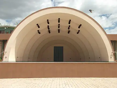 Отражающая раковина с дополнительными боковыми отражающими поверхностями в Пуэрто-Рико