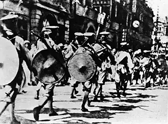 Солдаты Национально-Революционной армии входят на территорию британской концессии в Ханькоу во время Северного похода