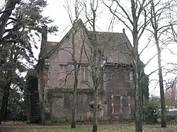 Остатки обители целестинцев над источником Селестен