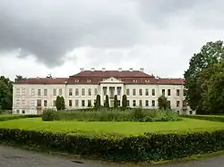 Фасад дворца Дёнхофштедт