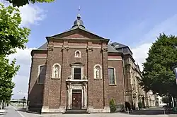 Часовня св. Иосифа с видом на улицу (справа)