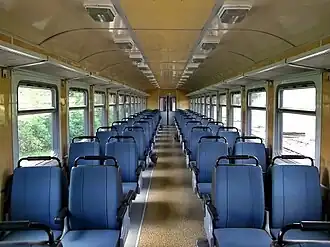 Салон промежуточного вагона дизель-поезда ДР1А-275 с сиденьями 2 класса