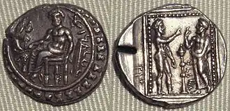 Серебряная монета Датама.Аверс: Бог Баалтарс[англ.] на троне, окружённый городскими стенами.Реверс:Бог Ану (обнажённый) и Датам