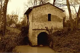 Старая водяная мельница на реке Рибаро