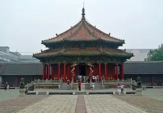 Центральная площадь дворцового комплекса