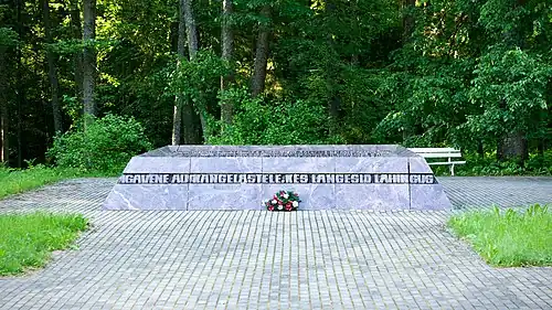 II maailmasõjas langenute mälestusmärk Barclay de Tolly mausoleumi juures