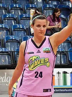 Деанна Смит в игре за «Уэст-Кост Уэйвз»  (9 ноября 2014 года)