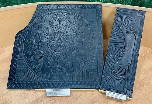 Напольные плиты