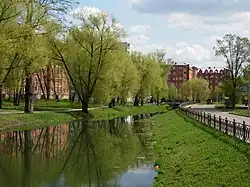 Река по улице Оборонной