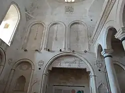 В дворцовой белокаменной мечети.