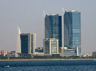 Штаб-квартира FrieslandCampina Engro, расположенная в здании Harbour Front Building (левая башня) города Дольмен