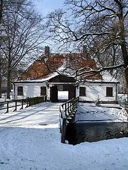 Дом в парке