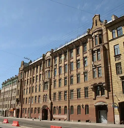 Дом 22 по Большой Дворянской/1-й улице Деревенской бедноты — доходный дом Шульце. Фасмер жил здесь в квартире № 26 с 1913 года по крайней мере до 1923-го