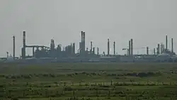 Нефтеперерабатывающий завод