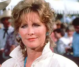 Сьюзан Ховард в роли Донны Калвер.